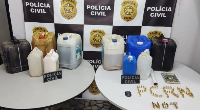 Polícia prende 80 litro de gasolina e mais de 100 munições escondidos em lava jato em Mossoró