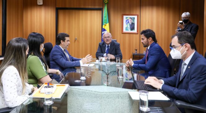 Galeno solicita instalação do curso de Medicina na UFERSA de Pau dos Ferros ao ministro da Educação