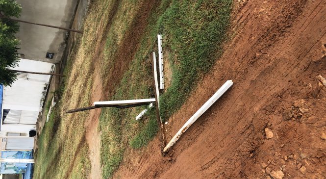 Enquanto o IPTU aumentou mais de 60% a buraqueira, lama e fedentina tomam conta da cidade