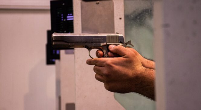 Suspensão de novos registros de arma de fogo era necessidade diante de falta de controle, avalia especialista no RN