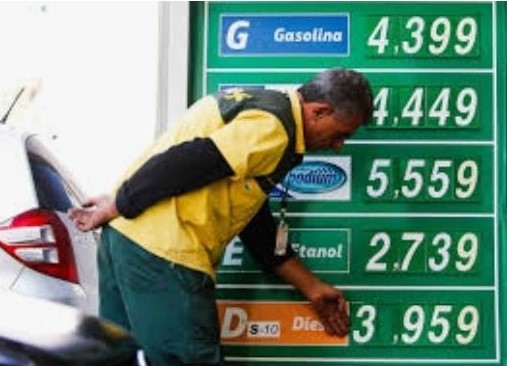 Petrobras anuncia redução no preço de gasolina nas refinarias