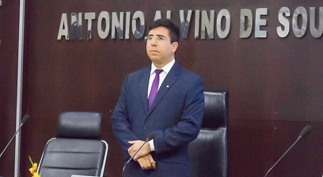 Depois de devolver R$ 100 mil ao prefeito, Hugo Alexandre fecha a câmara para atendimento população
