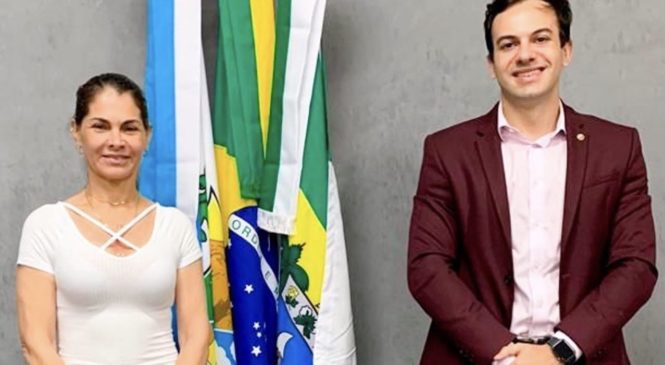 Prefeita Jeane Saraiva recebe novo defensor público de Alexandria