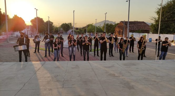Alvorada marca abertura da festa de N. Senhora do Perpetuo Socorro em Viçosa