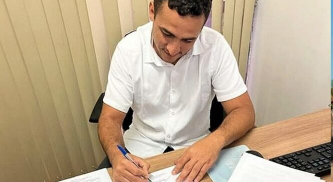 Itaú vira Sucupira e prefeito adota o estilo administrativo de Odorico Paraguaçu.