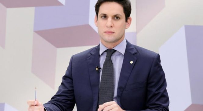 Complicando ainda mais a relação PT x Carlos Eduardo, Rafael Motta se lança ao senado