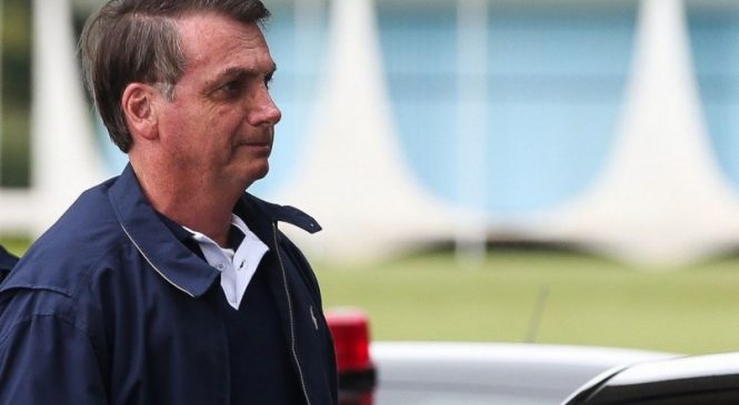 Ex-presidente Bolsonaro passa mal e é levado para o hospital