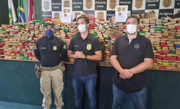 Traficantes são presos com tonelada de maconha