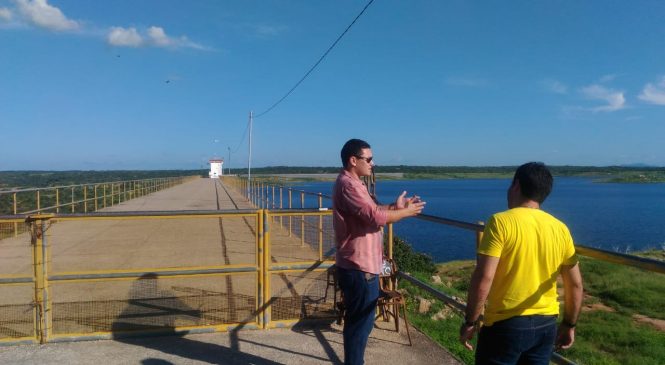 Odair Rêgo visita todo trecho da adutora do alto oeste