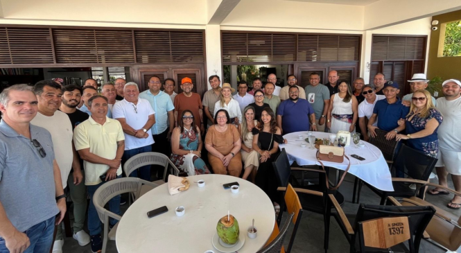 Deputados, prefeitos e aliados no verão do deputado Gustavo Carvalho