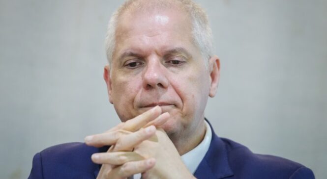 Presidente do INSS é demitido por Lula após operação da PF