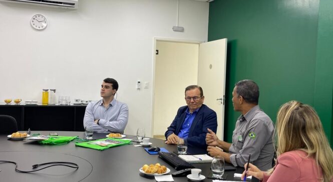 Prefeito Jaime Calado visita fábrica Eletra, em São Paulo, em busca de transporte sustentável para São Gonçalo