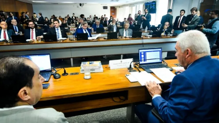 Comissão do Senado aprova fim da reeleição para presidente, prefeitos e governadores, com 5 anos de mandato