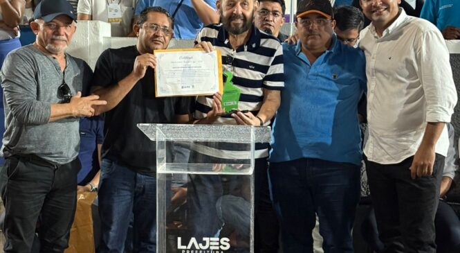Deputado Gustavo Carvalho recebe Título de Cidadão Lajense durante lançamento de obras em Lajes