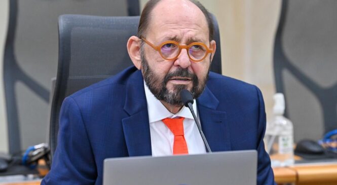 Deputado Gustavo Carvalho presta homenagem a idealizadores de novo curso de Medicina no RN