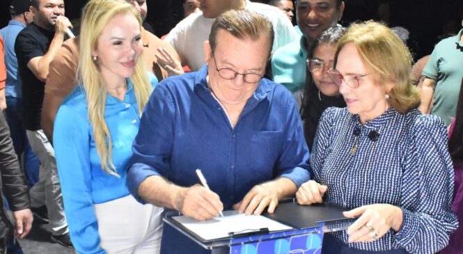 Prefeito Jaime Calado assina ordem de serviço para pavimentação de ruas no Guajiru