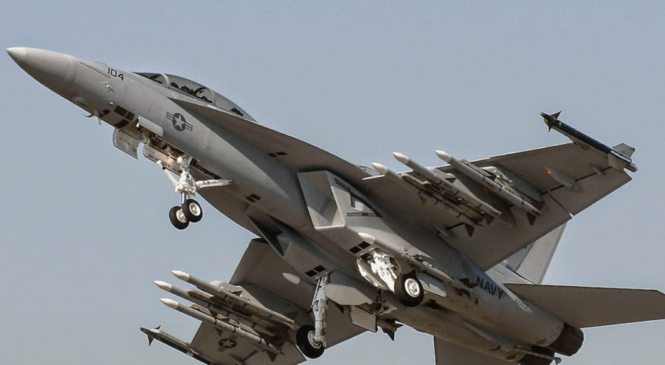 Mais de 3.000 trabalhadores de linha de caças da Boeing nos EUA entram em greve