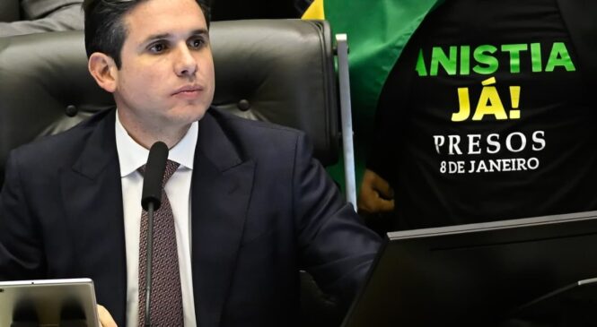 PL da Anistia avança sem Bolsonaro e com alcance do perdão indefinido