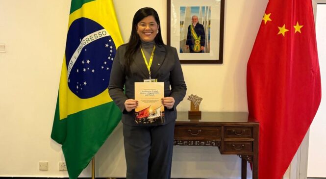 Prefeita Marianna Almeida apresenta em Pequim projeto que busca exportar produtos de Pau dos Ferros para a China