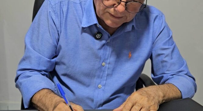 Prefeito Jaime Calado assina pacote de ordens de serviço para pavimentações e reforma de quadras que somam R$ 2,3 milhões