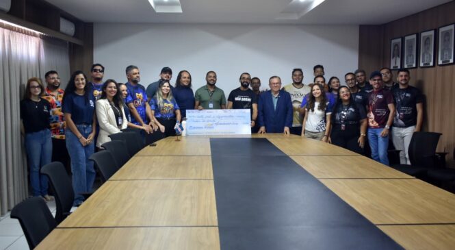 Prefeito Jaime Calado entrega fomento a grupos que encenam a Paixão de Cristo em São Gonçalo