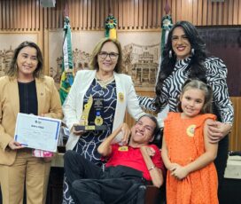 Vereadora Thabatta Pimenta presta homenagem a senadora Zenaide Maia.