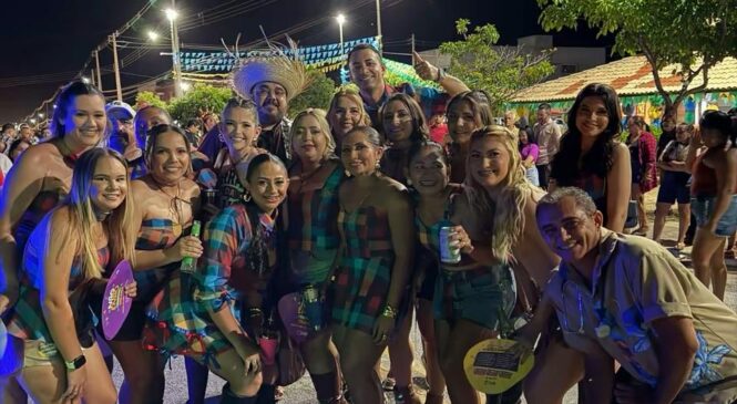 Maria Helena Queiroga e Keyla Queiroga são recebidas com carinho durante São João e reencontro emociona moradores de Olho D’Água dos Borges