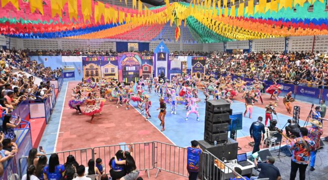 Primeira noite do festival de quadrilhas de São Gonçalo tem apresentação de grupos juninos tradicionais, fogueira eletrônica e Forró na Praça