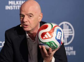 Fifa anuncia desistência de plano de Infantino para vender parte da Copa