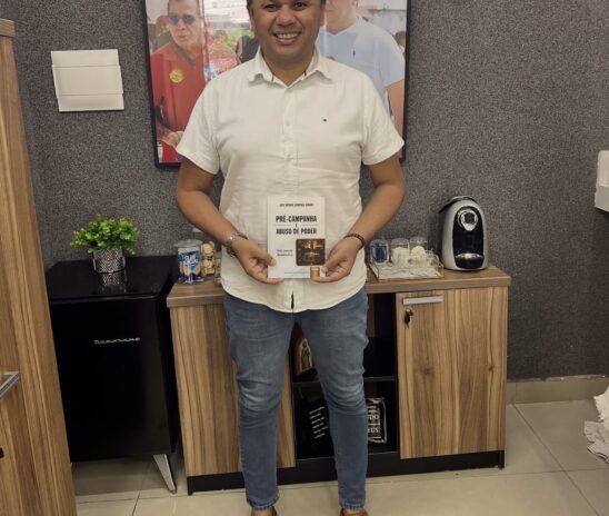 Júnior Colaça cruza o limite e usa IA para fabricar apoio político de deputado falecido