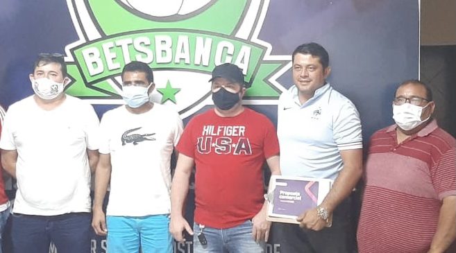 Diretoria do time Pau dos Ferros Esporte Clube escolhe técnico para comandar equipe