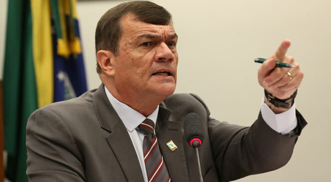 Defesa conclui auditoria das urnas e promete relatoria para hoje.