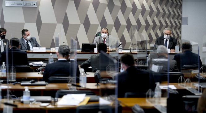 CPI ouve servidora da Saúde apontada por autorizar compra das vacinas Covaxin