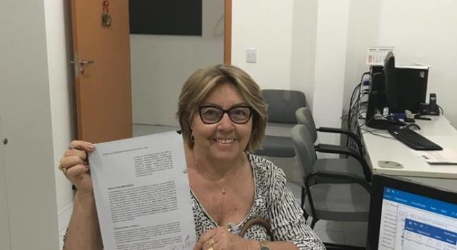 Prefeita Maria Helena assina convênio para a emissão de carteiras e trabalho em Olho d’água dos Borges/RN