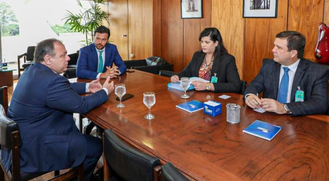 Prefeita Mariana Almeida encontra- se com Ministro da Saúde em Brasília