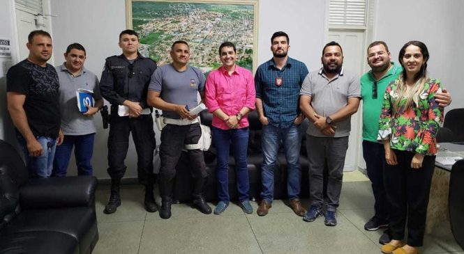 Segurança do Carnaval 2019 é discutida em reunião hoje pelo prefeito de Apodi Alan Silveira, junto ao delegado da Polícia Civil, Capitão da Polícia Militar, Sargento e Secretários Municipais.