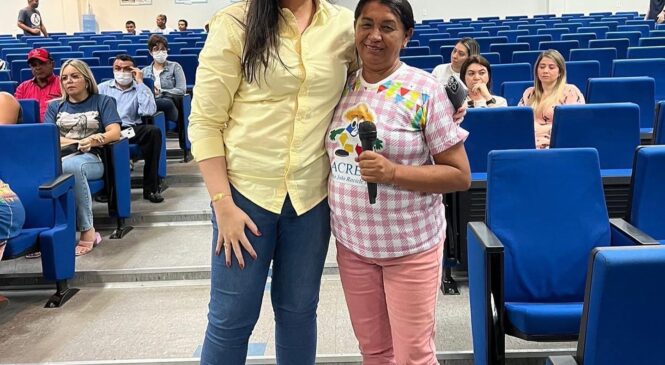 Prefeita Mariana Almeida participa do encontro com Catadores de materiais recicláveis do município de Pau dos Ferros