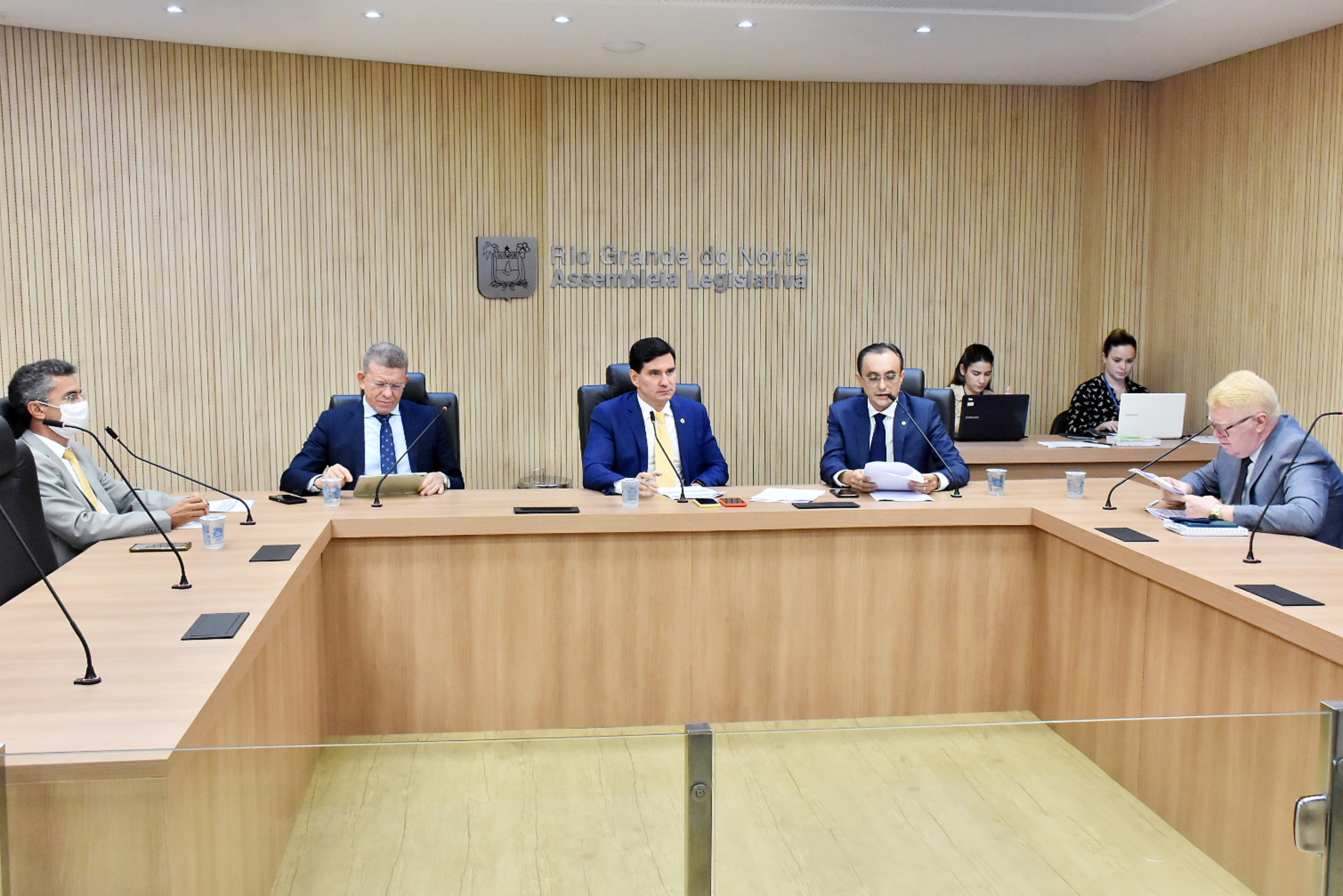 CCJ da AL aprova matéria que cria cartilha de orientação para crianças e adolescentes