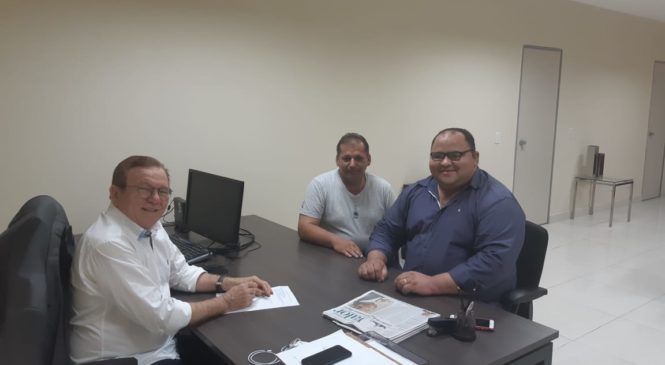 Renato Alves e Gugu Bessa visitam Secretário Dr. Jaime Calado em busca de desenvolvimento para cidade de Pau dos Ferros