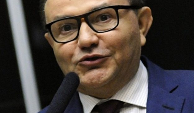 Presidente nacional do PSB chama Carlos Eduardo de “bolsonarista”