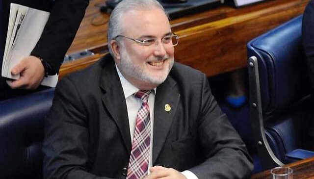 Lula escolhe o senador Jean Paul para presidência da Petrobras