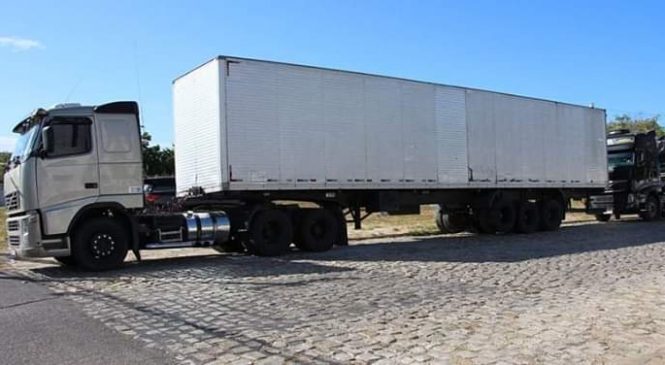 Polícia Federal apreende duas carretas carregadas de cigarros durante a madrugada na BR 304 em Assu RN