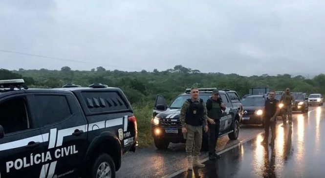 Operação da polícia em Serrinha dos Pintos apreende armas e detém duas pessoas.