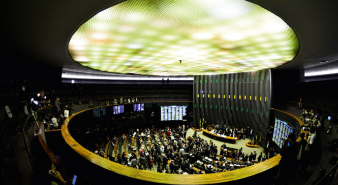 Faxina na Câmara: crise moral deve fazer com que a renovação dos deputados alcance mais de 60%