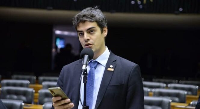 Deputado apresenta projeto de lei para extinguir profissão de jornalista, radialista e diversas outras