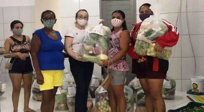 40 Kits de alimentos perecíveis são entregues para as famílias assistidas pelo cras e comunidades rurais de Mumbaça de Cima em Frutuoso Gomes/RN