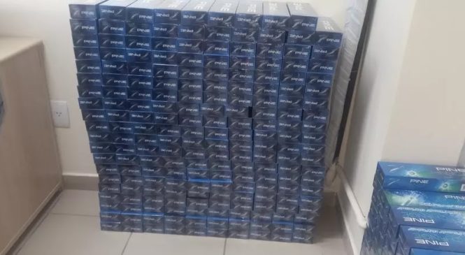 PRF prende homem por contrabando e apreende carga de 1,7 mil maços de cigarros no RN