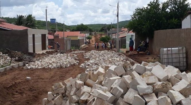 Gestão do prefeito Waldênio Amorim, dá início a realização de um grande sonho para os moradores de algumas ruas do bairro Maroca Carlos em Almino Afonso/RN