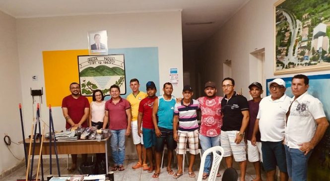 O Prefeito Ronaldo Souza, junto do Secretário de Infraestrutura Sávio Felipe, realiza reunião na sede prefeitura com os colaboradores da equipe de limpeza de Água Nova/RN