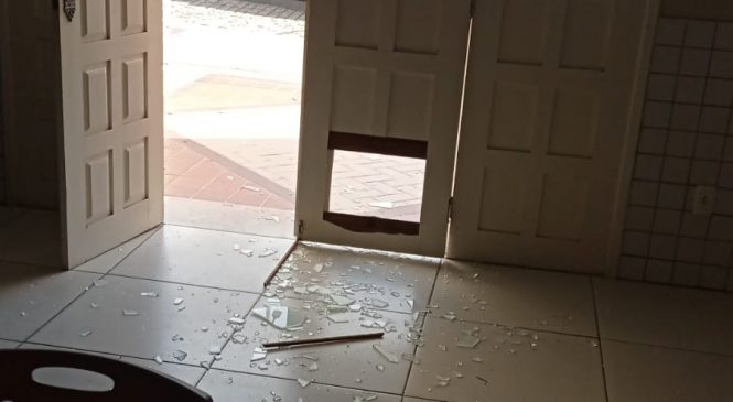 Prefeitura repudia ato de vandalismo contra sua sede